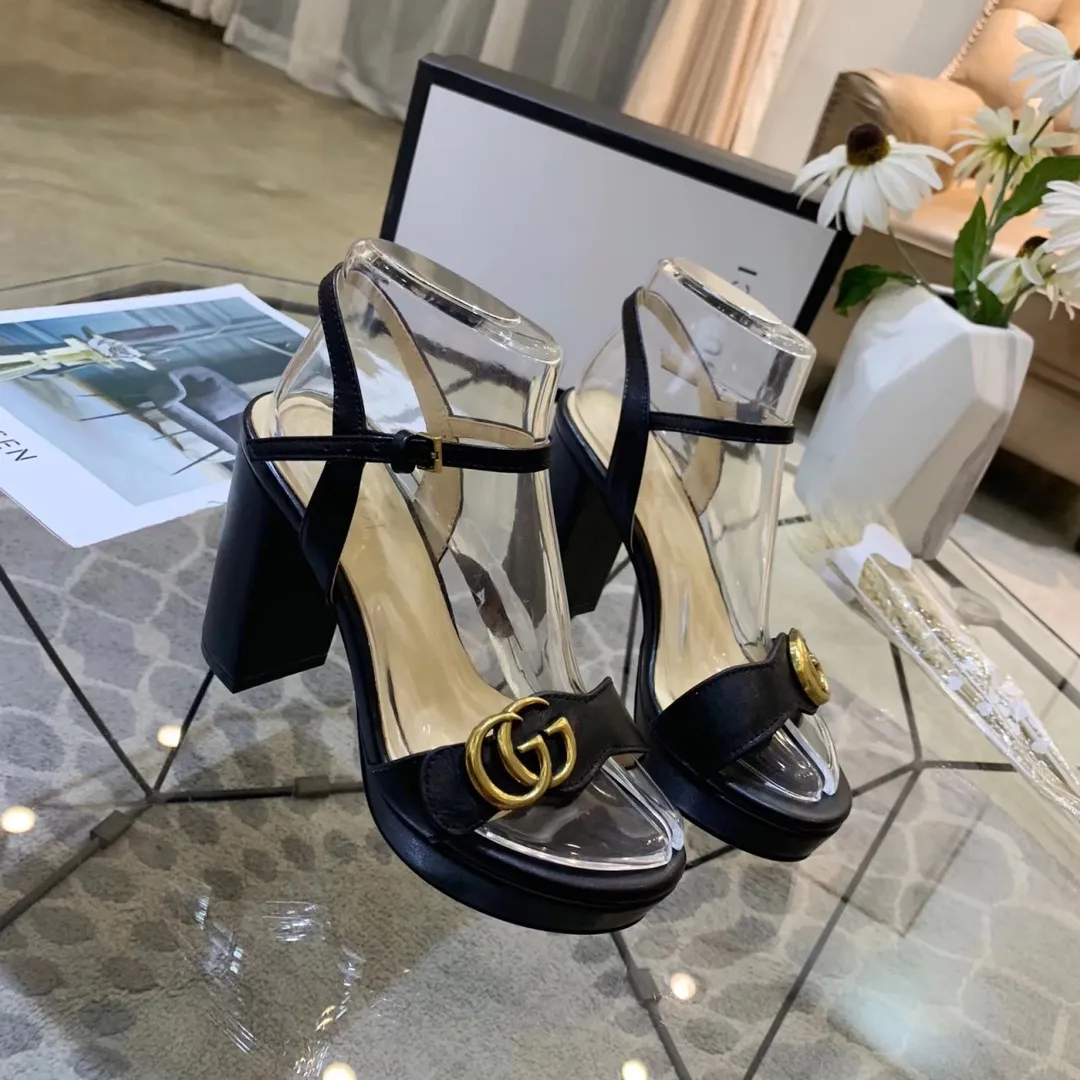 👟👟Ex-factory price 360👟👟 Gucci (GUCCI) official website 1:1 exquisite bronze buckle new summer one-line sandals. The workmanship is great and reassuring. The leather is shiny and tough. Comfortable and super comfortable to walk. It is recommended to meet the actual needs of the public and is easy to control. Fabric: first-layer cowhide. Lining/foot: sheepskin. Rubber outsole. Heel height: 10cm, waterproof platform 2.5cm. Color: gold, light gold, black, white, red. Size: 35-39 (sizes 34, 40, 41 need to be customized). Comes with receipt.